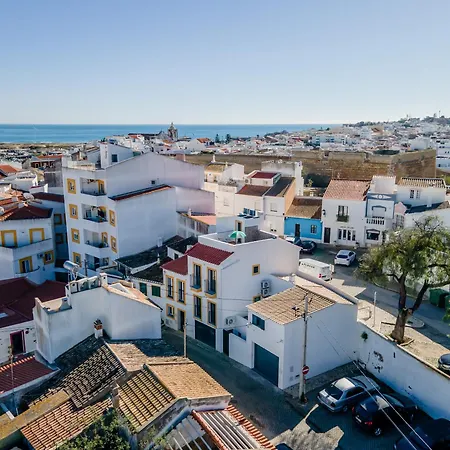 Casa Do Turista - *